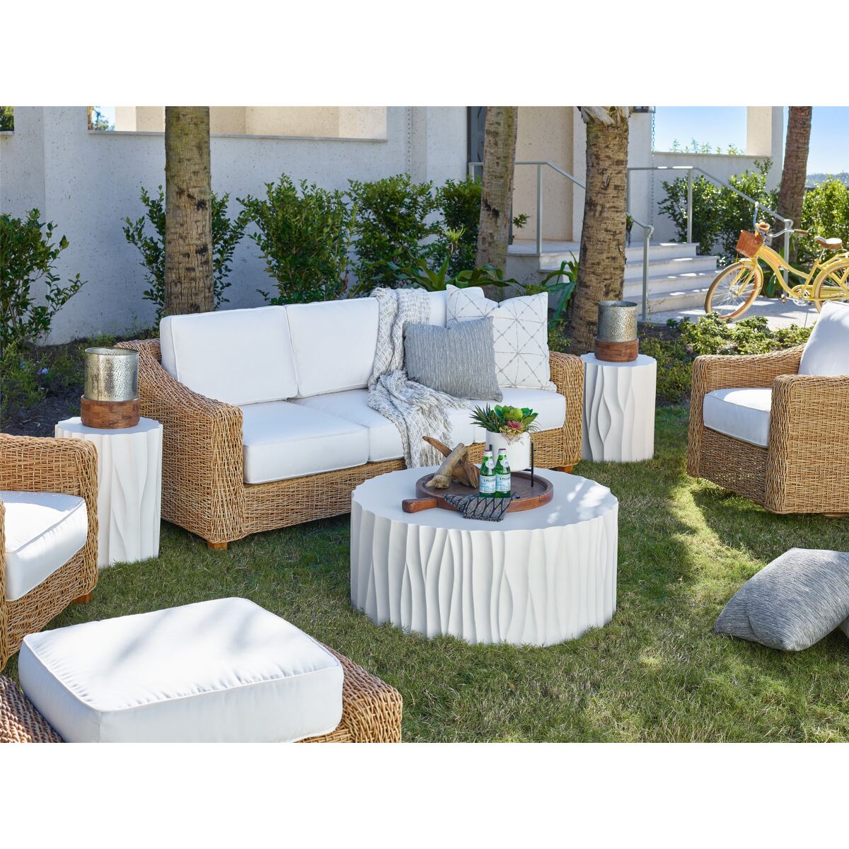 Geneva Round Cocktail Table Outdoor Tables Universal Furniture 10